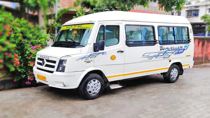 9 seater tempo