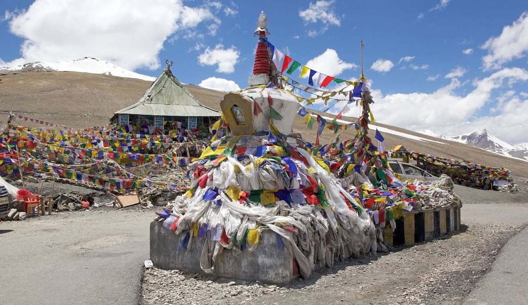 Tanglang La pass prayer flags Ladakh